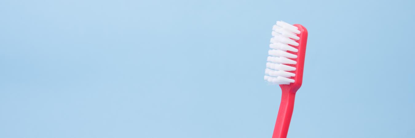 Bilden visar tandborstar